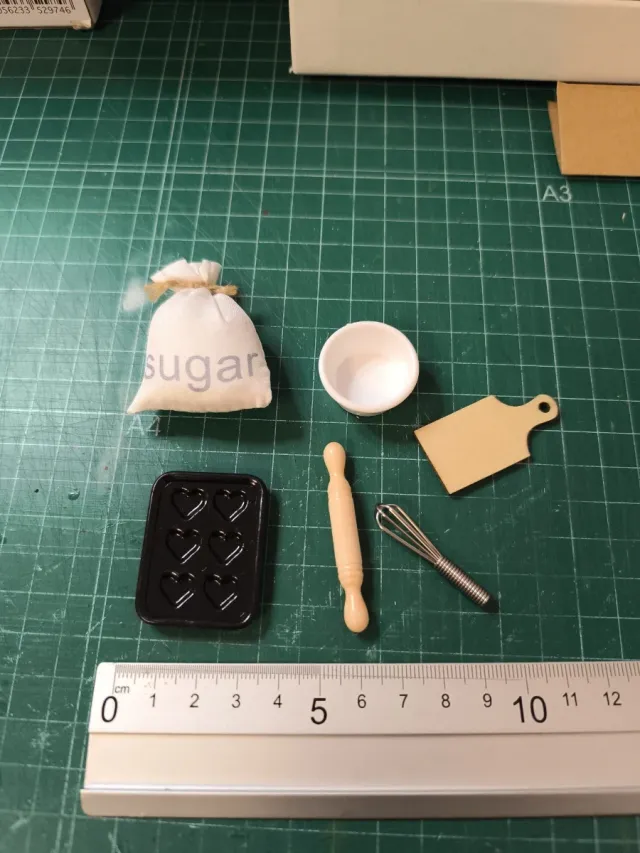 Accessori da cucina in miniatura per case delle bambole