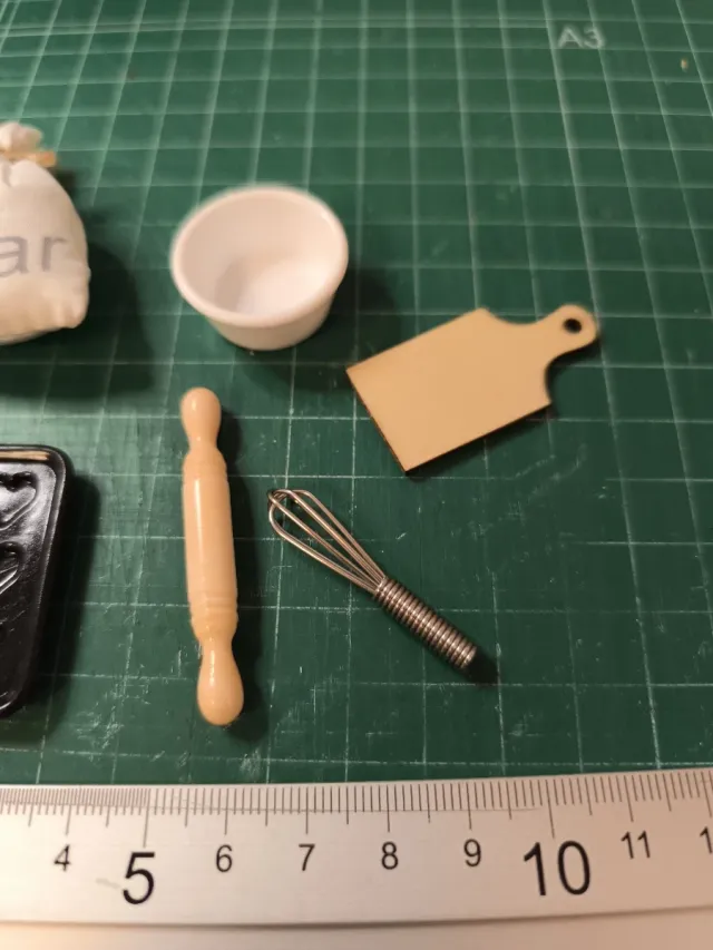 Accessori da cucina in miniatura per case delle bambole