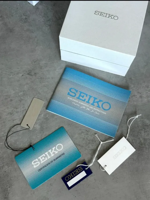 Seiko 5 GMT Verde / Negro y Plateado