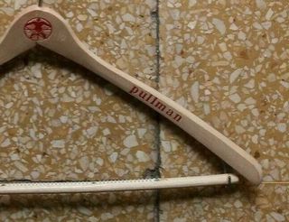 Gruccia Pullman in legno moda vestiti