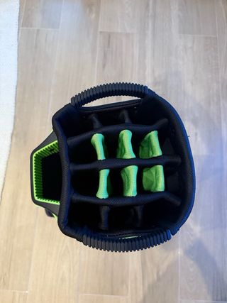 Bolsa de golf negra y verde nueva y palos de golf