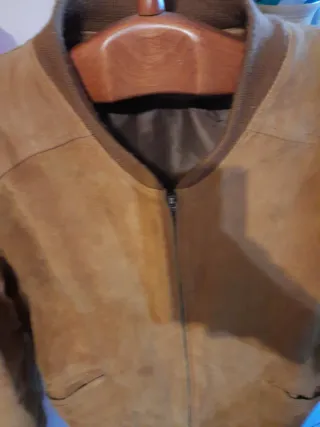 Chaqueta de cuero marrón usada