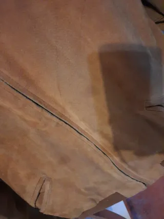 Chaqueta de cuero marrón usada