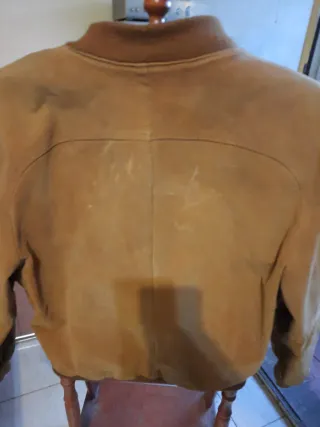 Chaqueta de cuero marrón usada