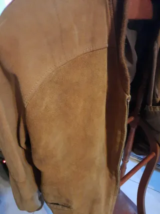 Chaqueta de cuero marrón usada