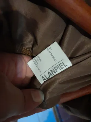 Chaqueta de cuero marrón usada