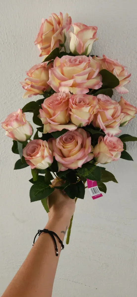 Ramo de rosas color rosa y crema