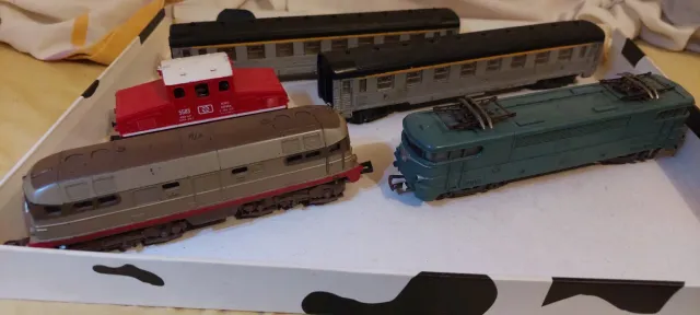 Locomotora y vagones escala H0