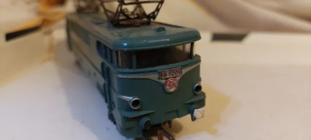 Locomotora y vagones escala H0