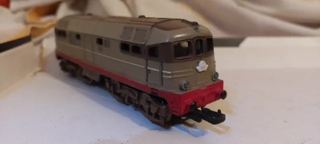 Locomotora y vagones escala H0