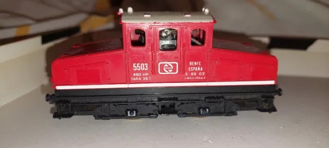 Locomotora y vagones escala H0