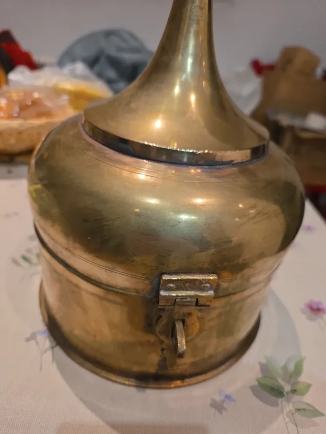 Caja de latón con tapa