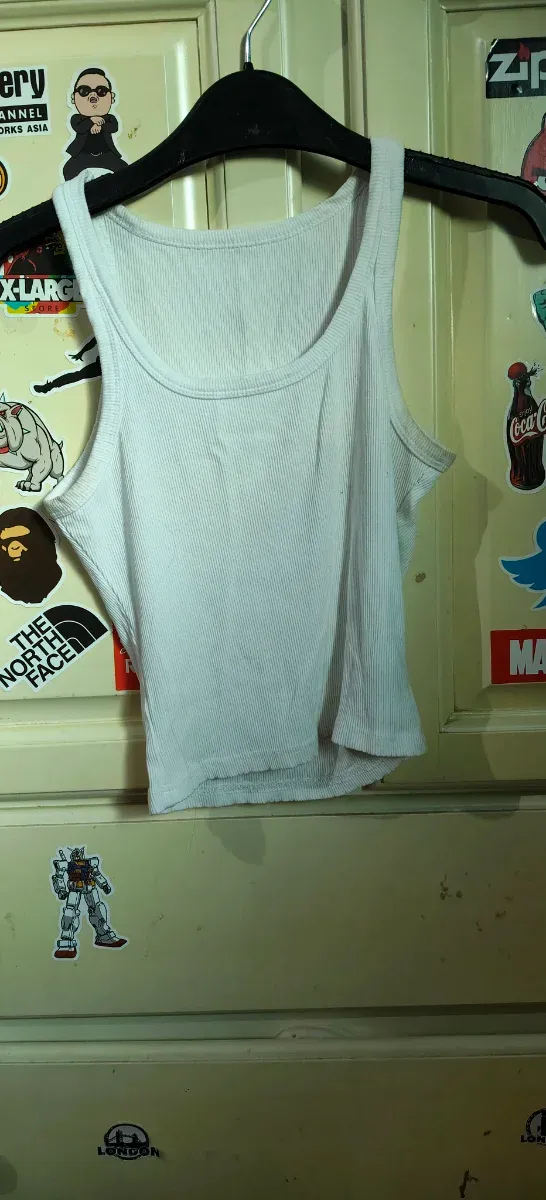 Camiseta blanca de tirantes