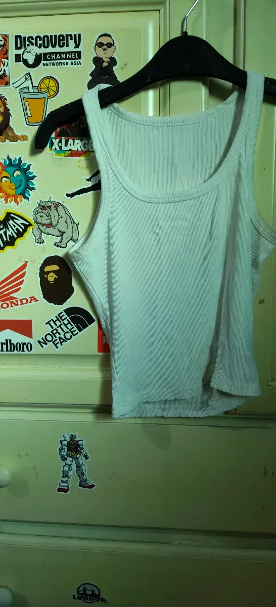 Camiseta blanca de tirantes