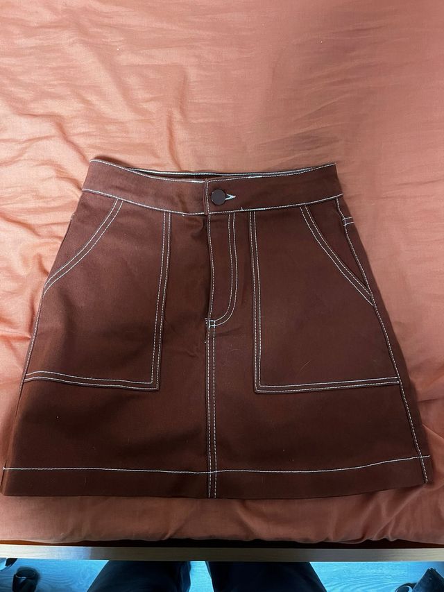 Falda Zara marrón con pespuntes