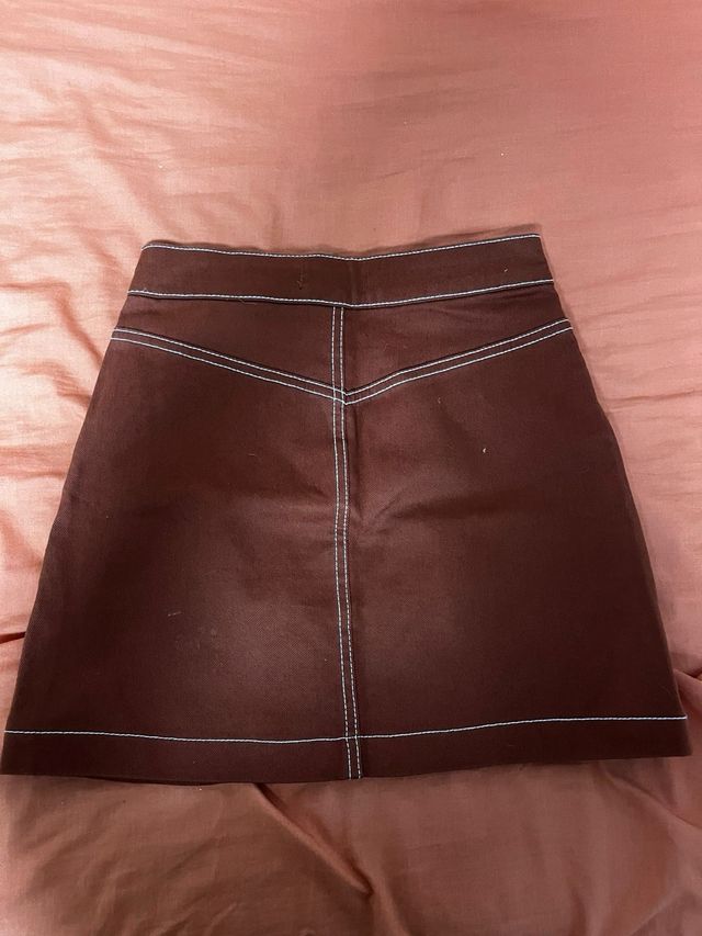 Falda Zara marrón con pespuntes