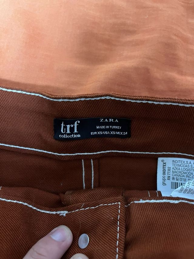 Falda Zara marrón con pespuntes