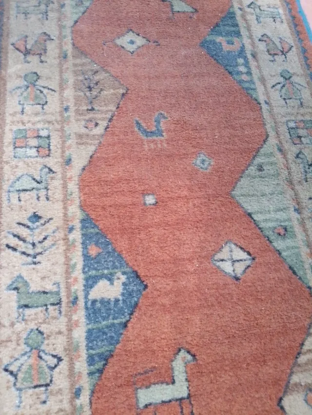 Alfombra de lana beige y teja