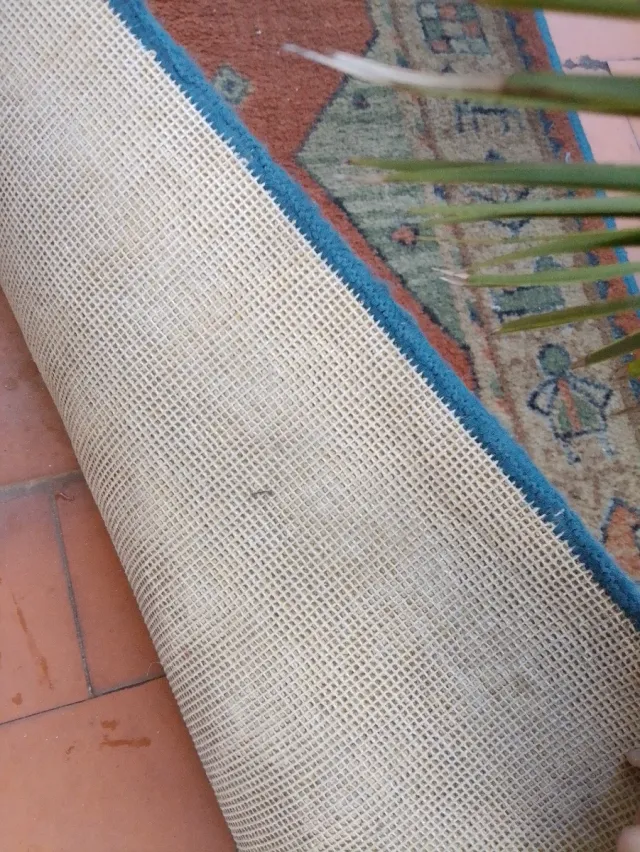 Alfombra de lana beige y teja