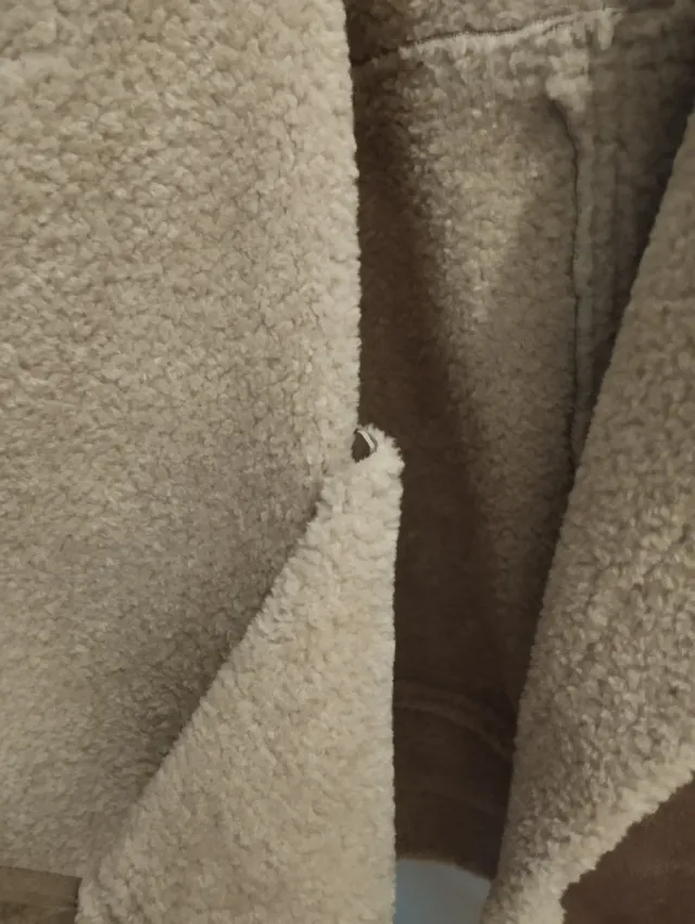 Abrigo de mujer beige y marrón