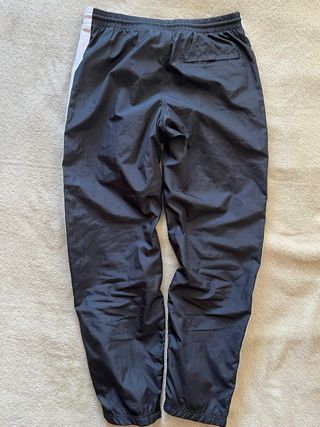 Pantalones Nike Vintage Negro con Raya Blanca