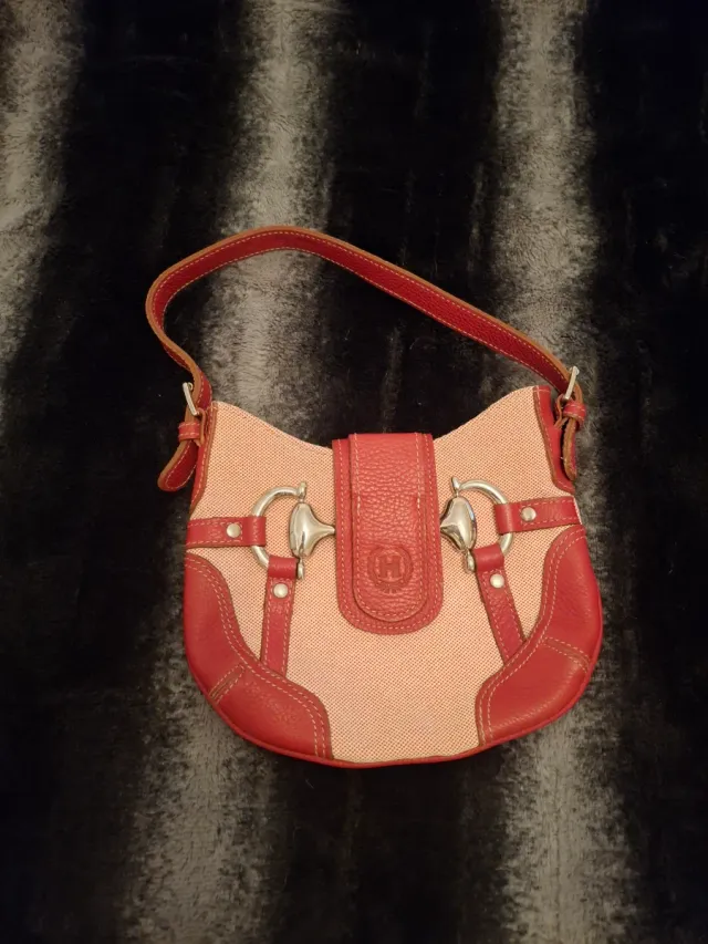 Bolso de piel rojo y beige