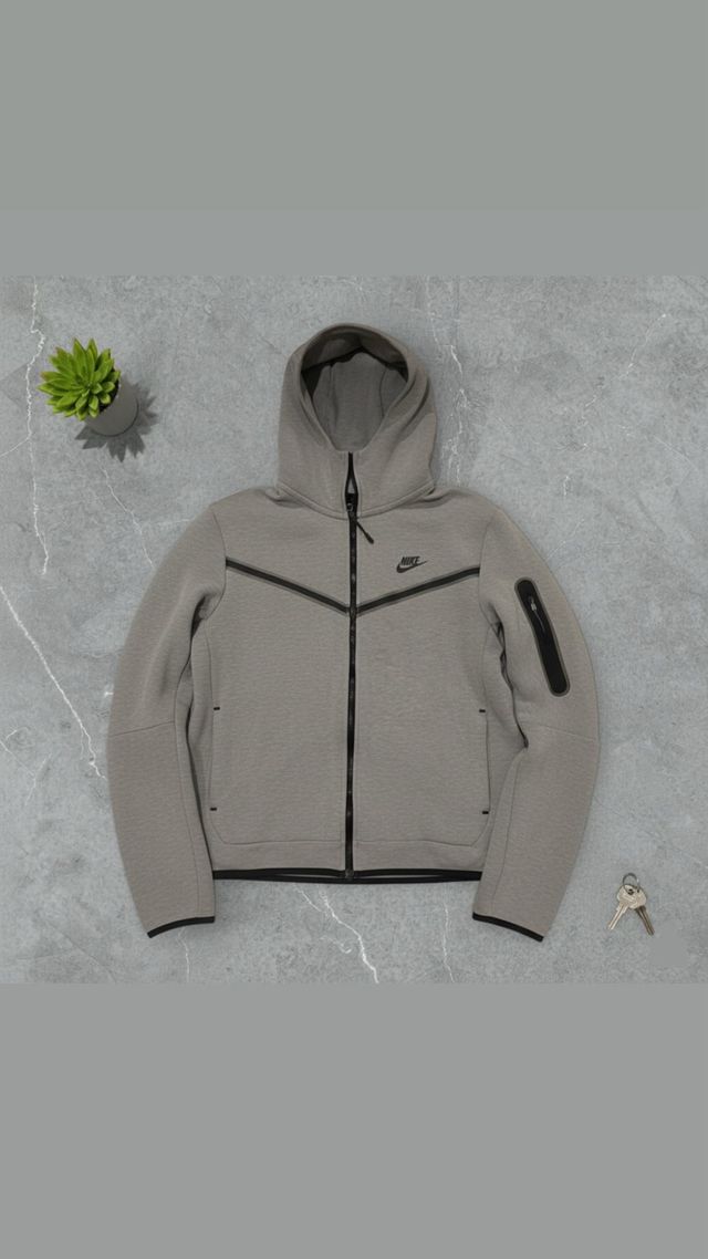 Nike Tech Fleece Gris
