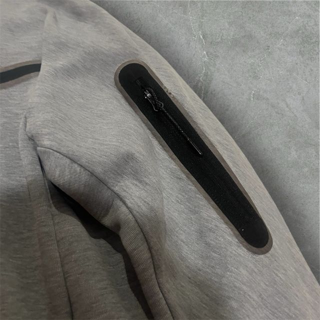 Nike Tech Fleece Gris