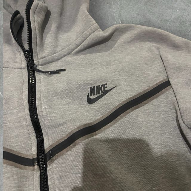 Nike Tech Fleece Gris