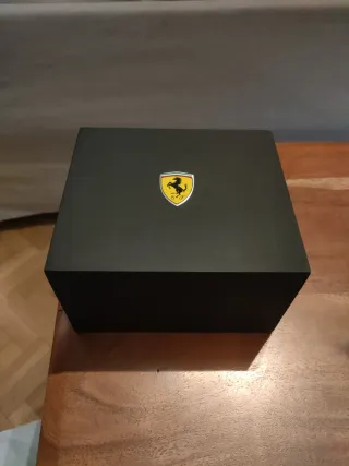Reloj Ferrari Scuderia Negro y Rojo nuevo