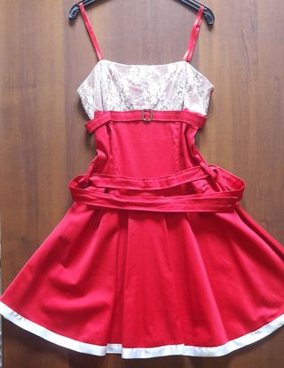 Bellissimo vestitino rosso con bretelline regolabi
