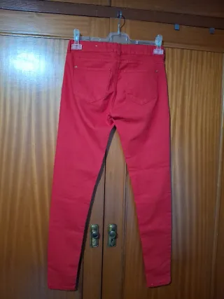 Pantalones vaqueros rojos Mango