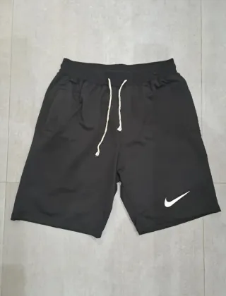 Dos shorts Nike negros