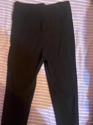 Pantalones negros con cremallera