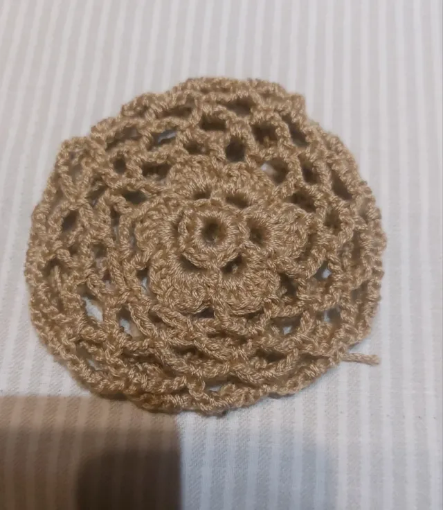 Redecillas para moño hechas a mano. 8 euros cada 1