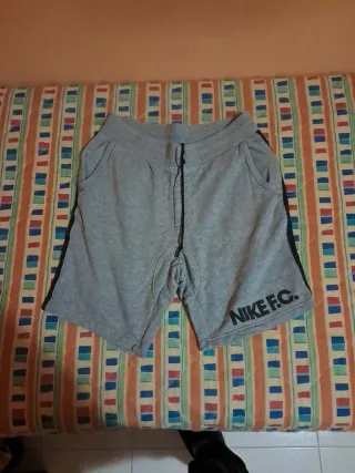 Bermuda Nike grigia
