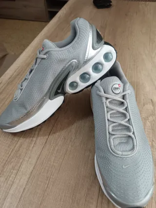Zapatillas Nike Air Max Gris y Plateado
