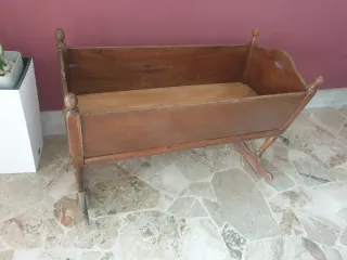 Culla antica in legno