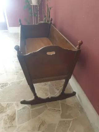 Culla antica in legno