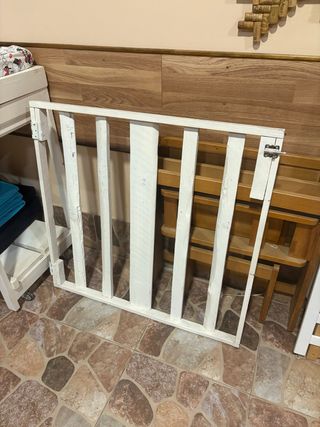 Puerta de madera para bebé