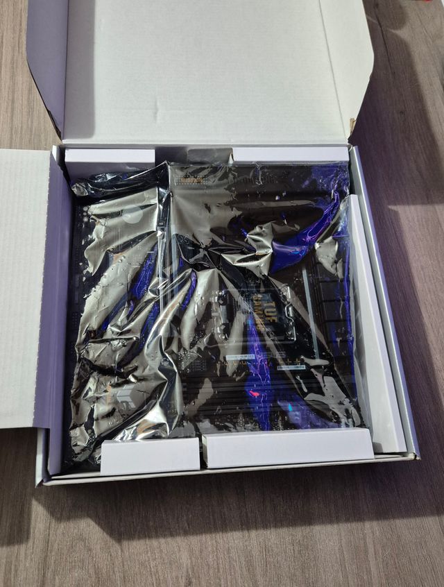 Placa Base ASUS TUF GAMING B760M WIFI D4