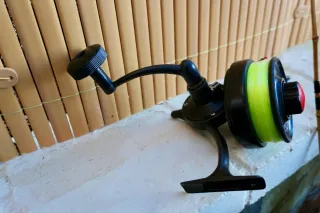 Caña de bambú y carrete Sagarra