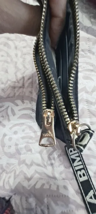 Bimba y Lola Cartera Negra y Dorada