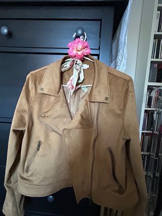 Cazadora efecto ante marrón