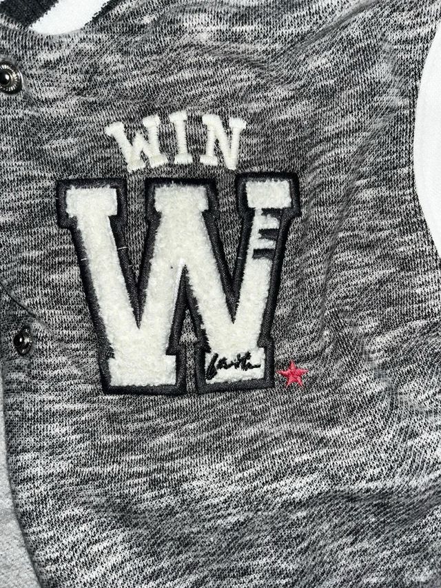 Chaqueta Bershka gris y blanca