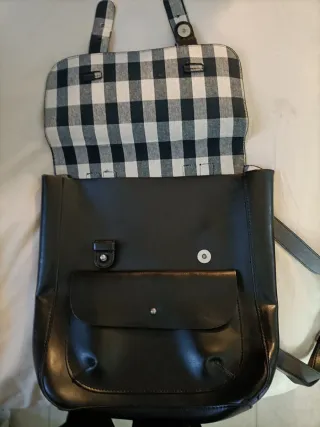 Mochila Negra Cuero Sintético