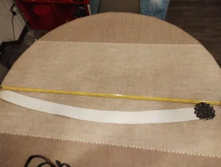 Cintura in vera pelle con fibbia pavone