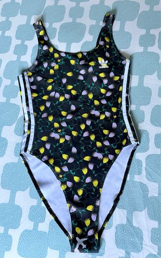 Bañador Adidas estampado flores