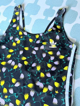 Bañador Adidas estampado flores