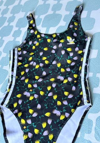 Bañador Adidas estampado flores